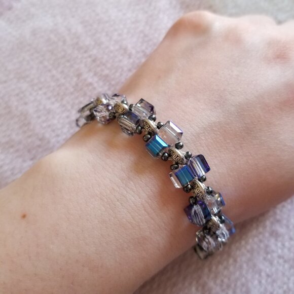New handmade woven crystal bracelet with iridescent crystal cube beads - Picture 2 of 11